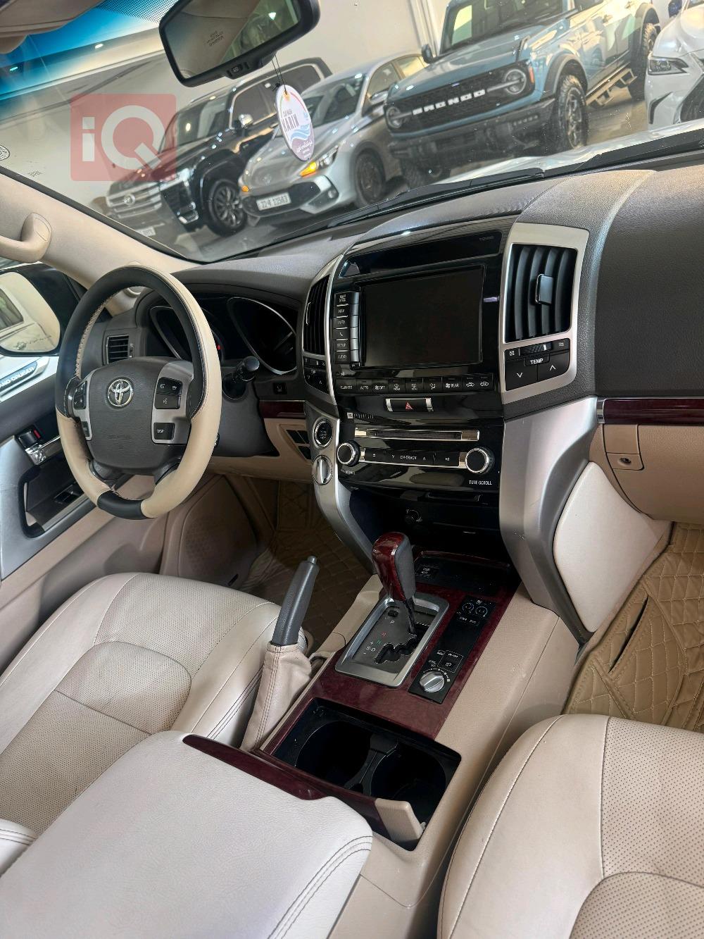 تۆیۆتا لاند کروزەر